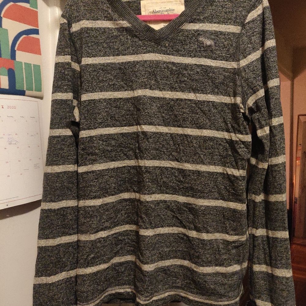 Long sleeve grey sweater